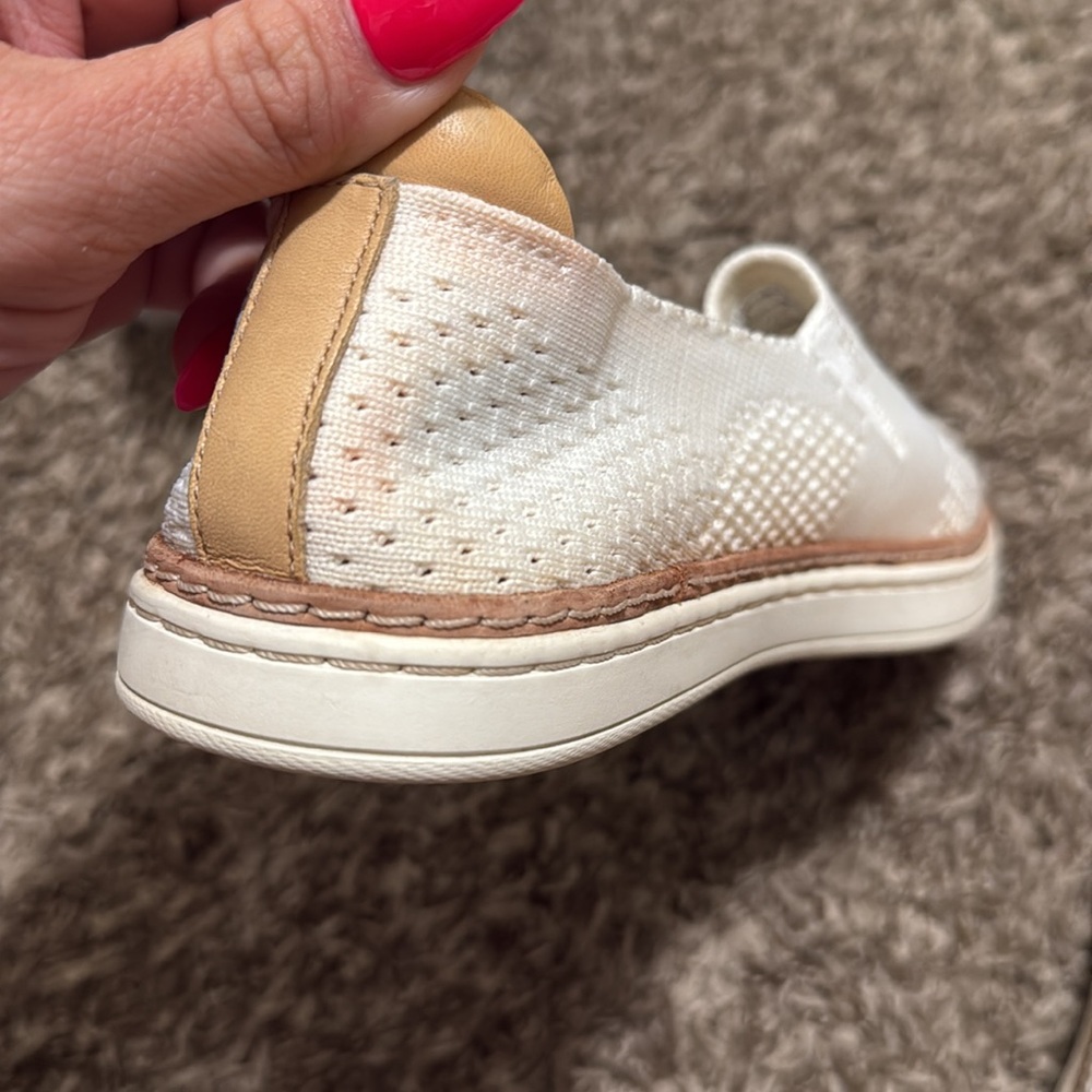 UGG Sammy knit white slip on tennis shoe woman size 7 - Picture 3 of 6
